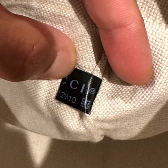 Classic Gucci Logo Leather Envelope Clutch - Picture 12 of 13